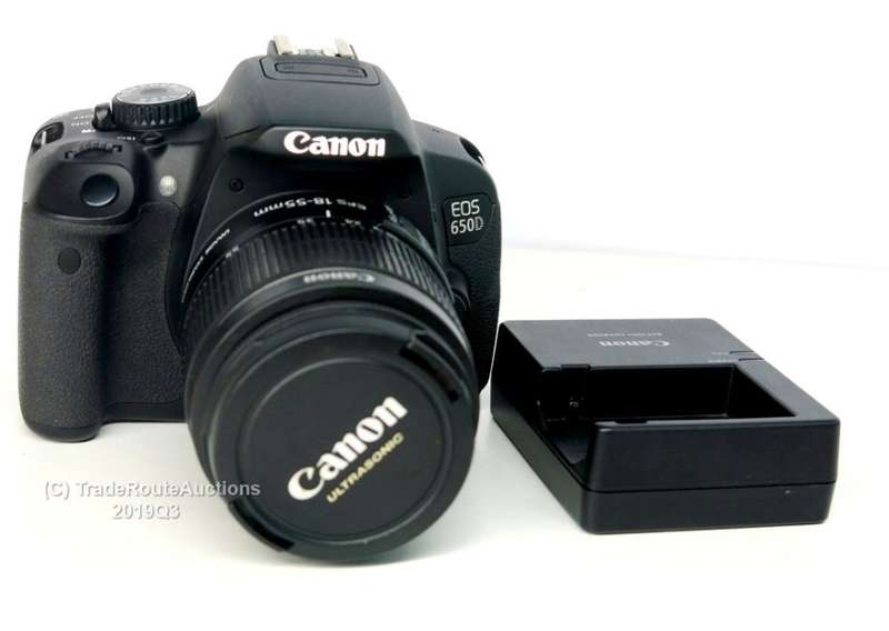 CANON 650D Digital SLR CAMERA with Canon 18-55mm Lens (18 Megapixels) DSLR Camera Kit