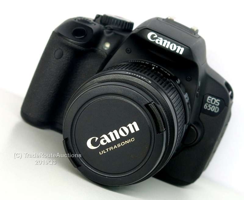 CANON 650D Digital SLR CAMERA with Canon 18-55mm Lens (18 Megapixels) DSLR Camera Kit