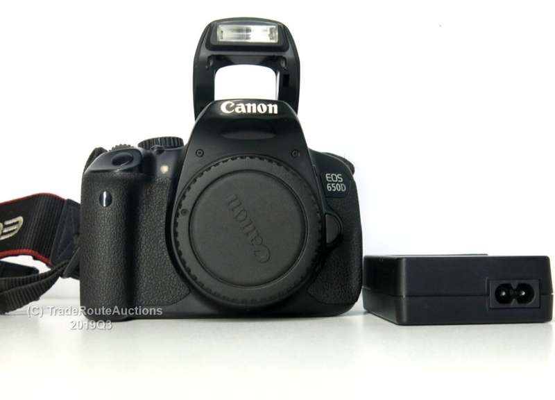 CANON 650D Digital SLR CAMERA BODY (18 Megapixels)
