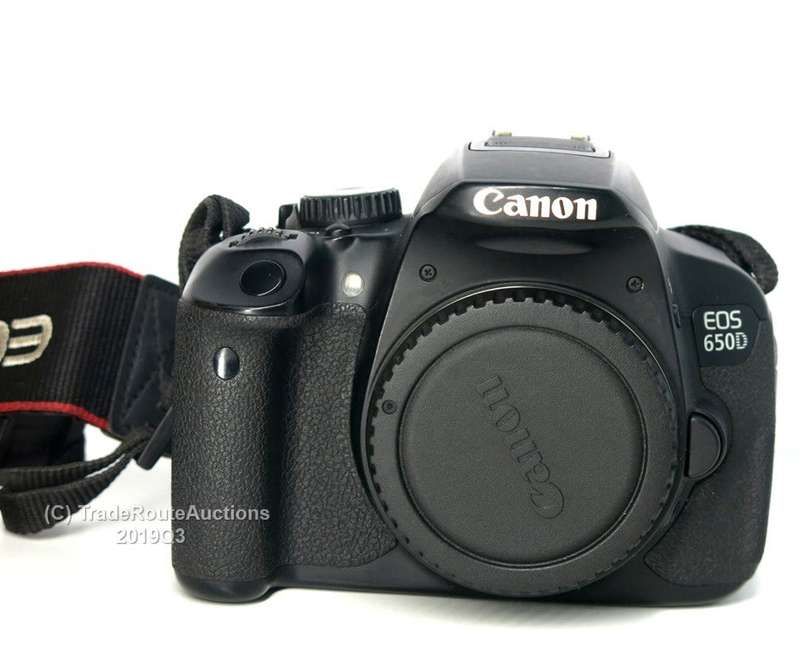 CANON 650D Digital SLR CAMERA BODY (18 Megapixels)