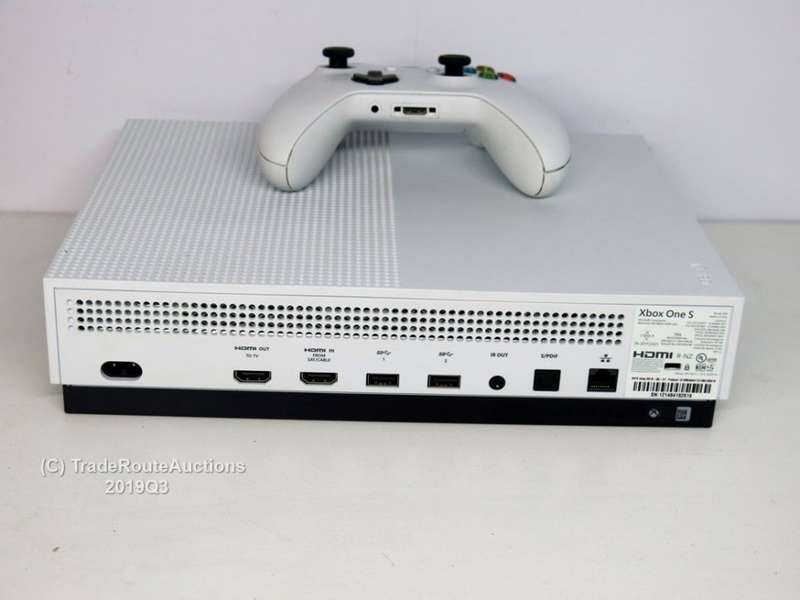 Microsoft Xbox One S 1TB Console (WHITE) Model 1681 + 1 Controller