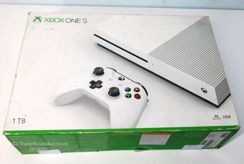 BOXED - Microsoft Xbox One S 1TB Console (WHITE) Model 1681 + 1 Controller
