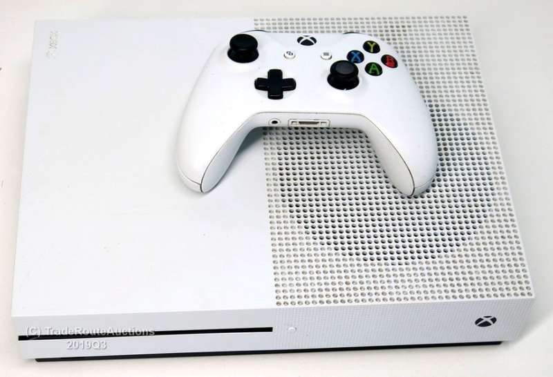BOXED - Microsoft Xbox One S 1TB Console (WHITE) Model 1681 + 1 Controller