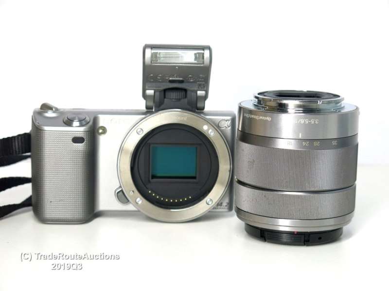 SONY NEX-5 14.2MP with 18-55 OSS Lens E-MOUNT Digital Camera Kit with Flash