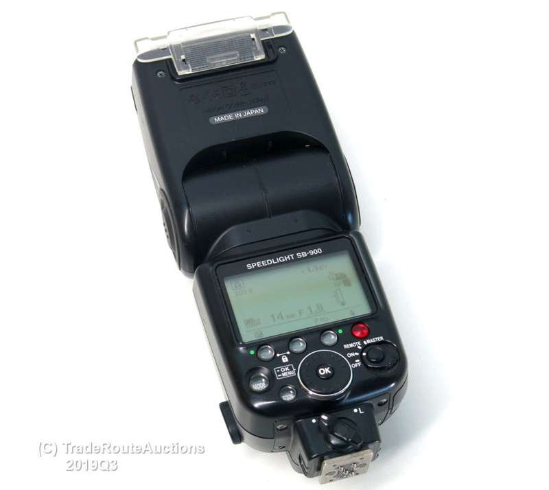 Nikon SB-900 Speedlight Flash for Nikon DSLR Cameras