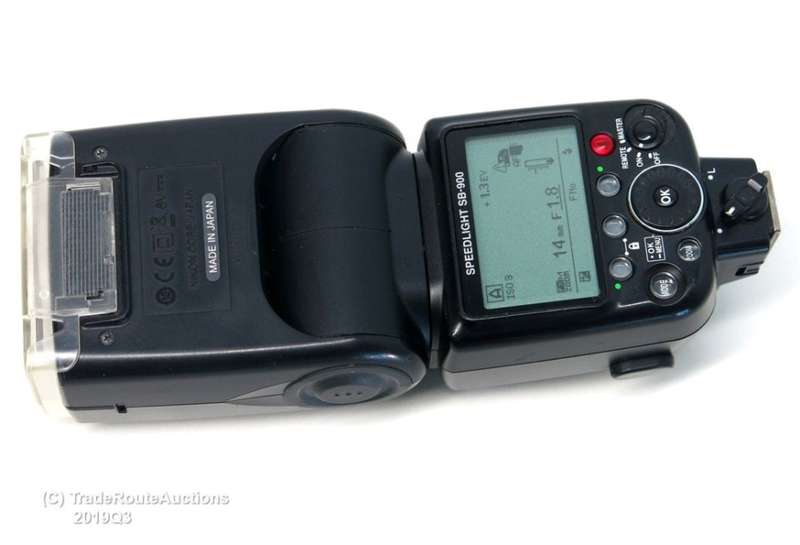 Nikon SB-900 Speedlight Flash for Nikon DSLR Cameras