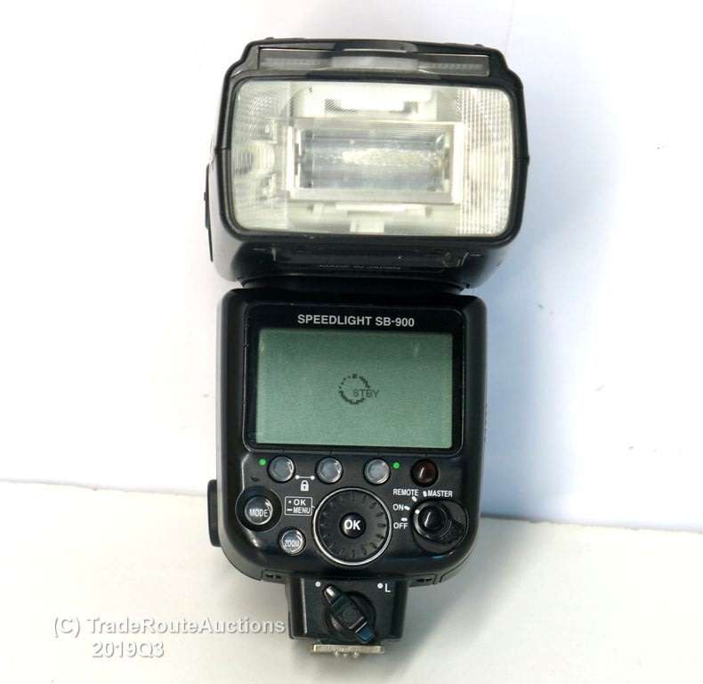 Nikon SB-900 Speedlight Flash for Nikon DSLR Cameras