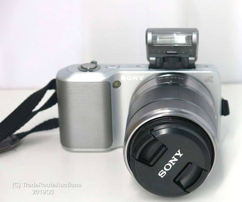 SONY NEX-3 14.2MP with 18-55mm Lens Optical Steady Shot E-MOUNT Digital Camera Kit - Grab a bargain