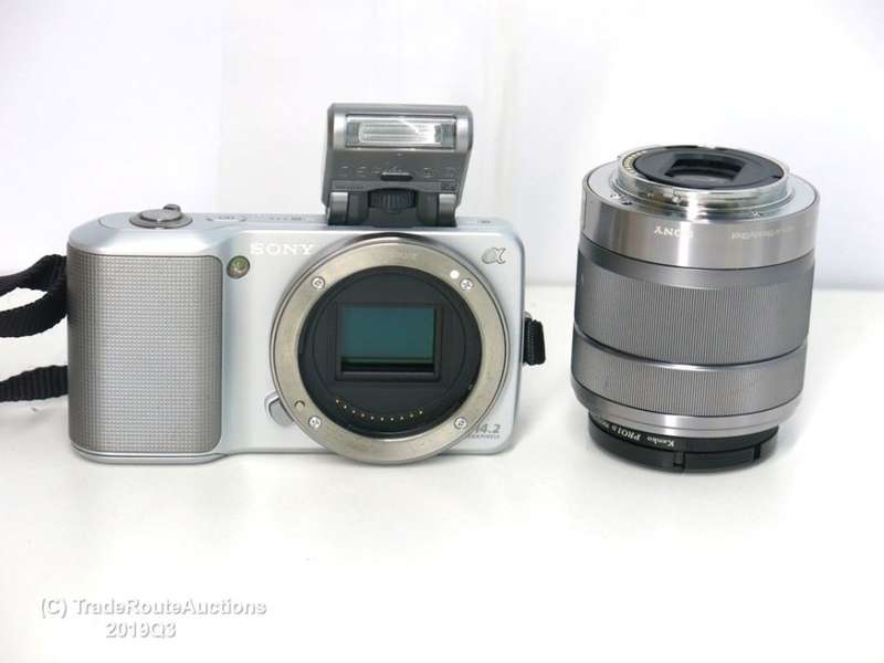 SONY NEX-3 14.2MP with 18-55mm Lens Optical Steady Shot E-MOUNT Digital Camera Kit - Grab a bargain