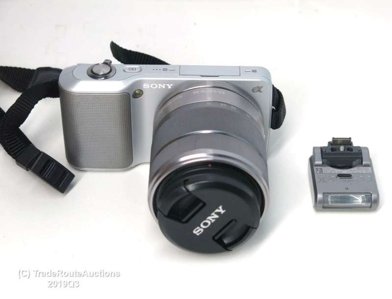 SONY NEX-3 14.2MP with 18-55mm Lens Optical Steady Shot E-MOUNT Digital Camera Kit - Grab a bargain