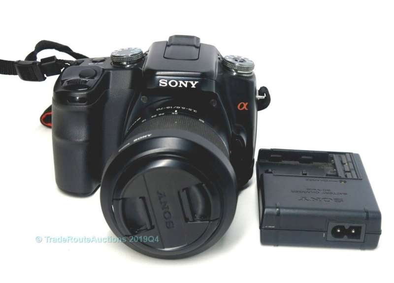 SONY ALPHA A100 DSLR PROFESSIONAL DIGITAL CAMERA + 18-70mm SONY LENS KIT