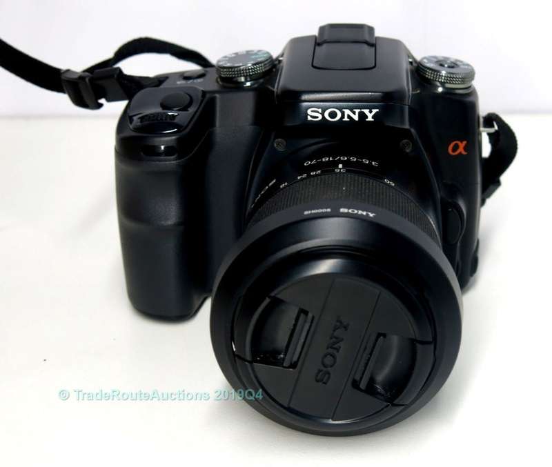 SONY ALPHA A100 DSLR PROFESSIONAL DIGITAL CAMERA + 18-70mm SONY LENS KIT