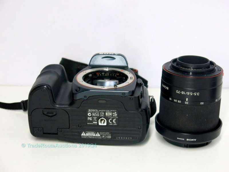 SONY ALPHA A100 DSLR PROFESSIONAL DIGITAL CAMERA + 18-70mm SONY LENS KIT