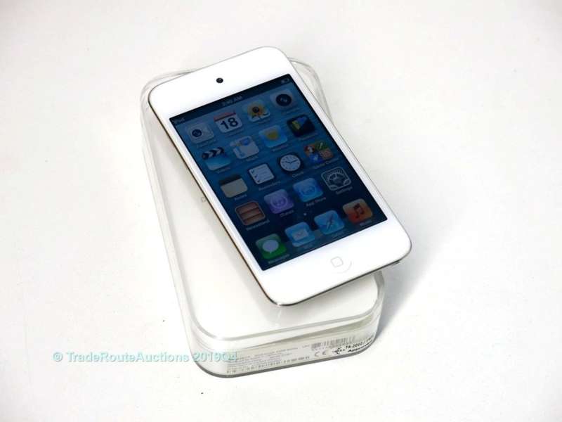 Apple iPod Touch 4th Generation White 32GB | MD058BT | A1367 | Retina Display Technology