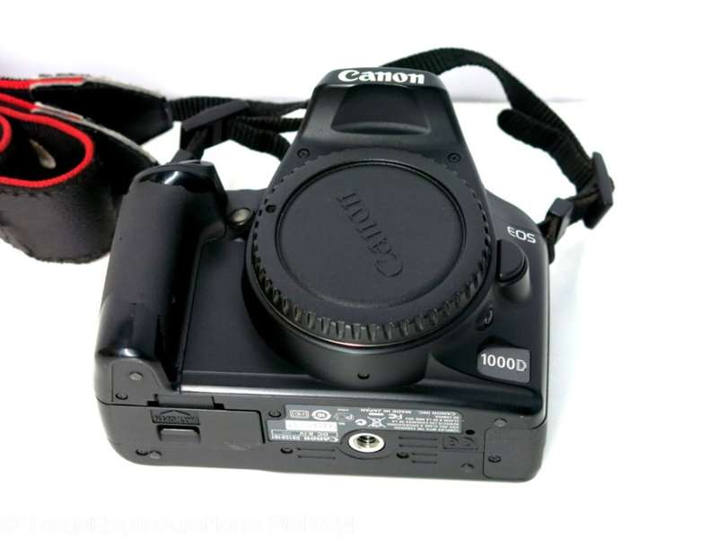 Canon EOS 1000D Digital SLR camera BODY ONLY