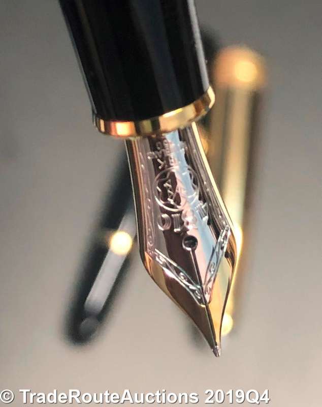 Mont Blanc Meisterstuck Classique Gold & Black Fountain Pen