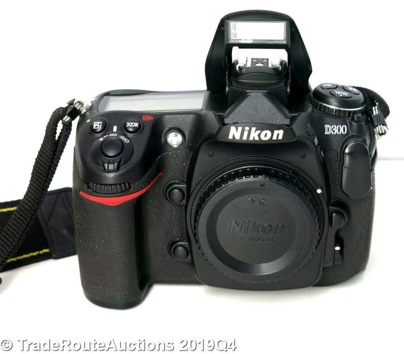 Nikon D300 PROFESSIONAL Digital SLR Camera Body
