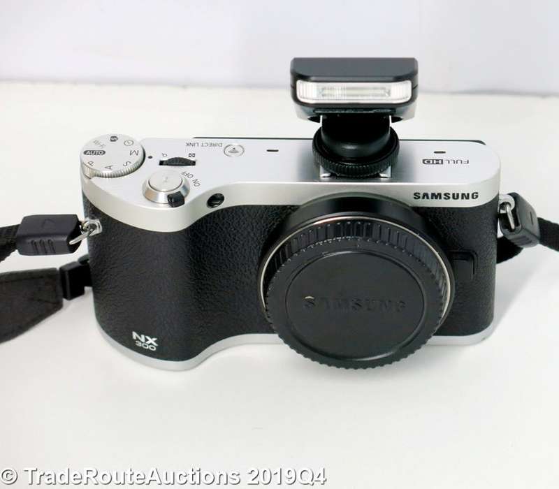 Samsung NX300 20.3MP CMOS Smart | WiFi | FULL HD | 3.31" AMOLED TILT & TOUCH - BODY ONLY