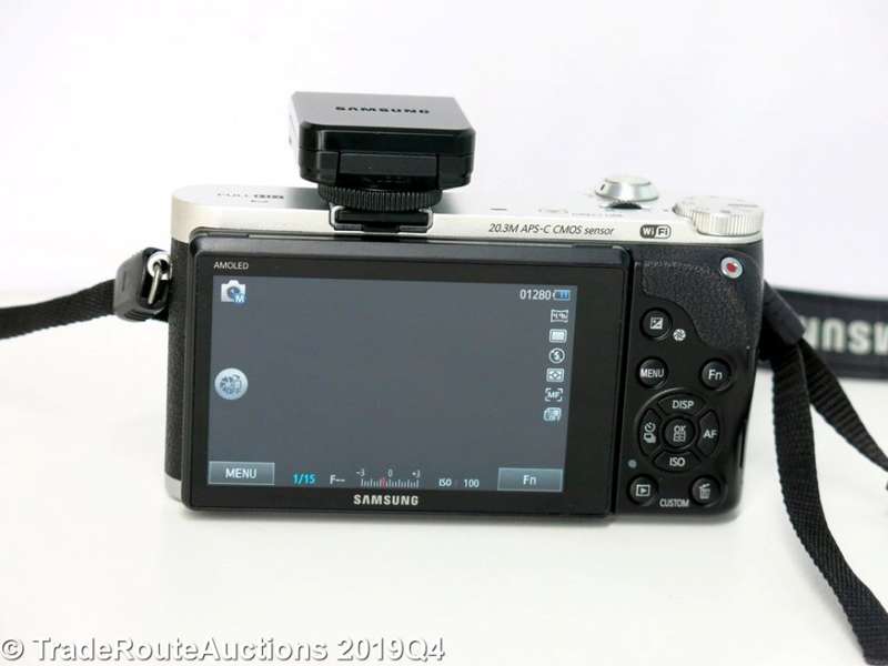 Samsung NX300 20.3MP CMOS Smart | WiFi | FULL HD | 3.31" AMOLED TILT & TOUCH - BODY ONLY