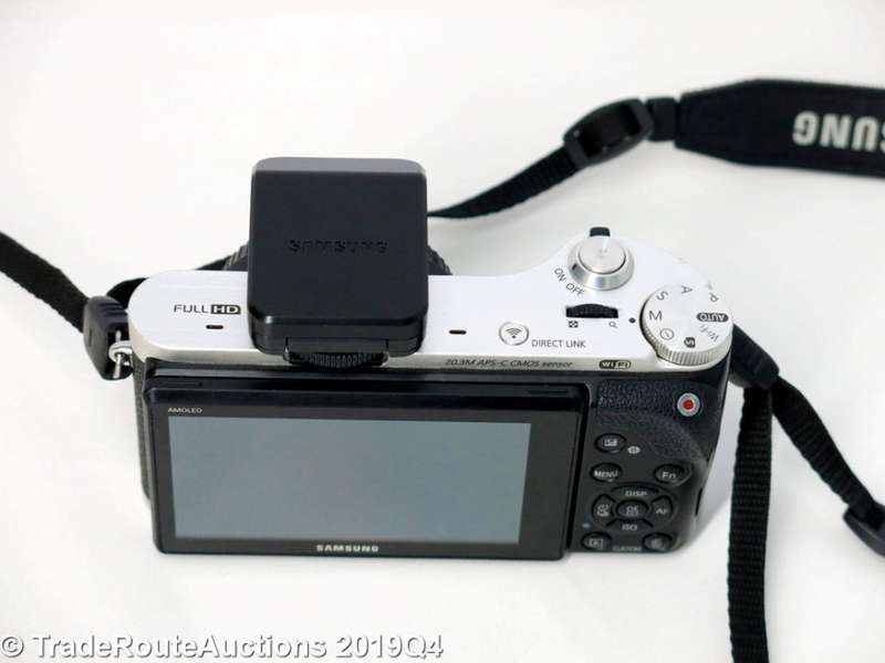 Samsung NX300 20.3MP CMOS Smart | WiFi | FULL HD | 3.31" AMOLED TILT & TOUCH - BODY ONLY