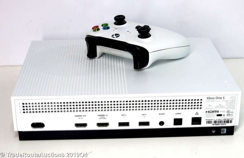 Microsoft Xbox One S 1TB Console (WHITE) Model 1681 + 1 Controller