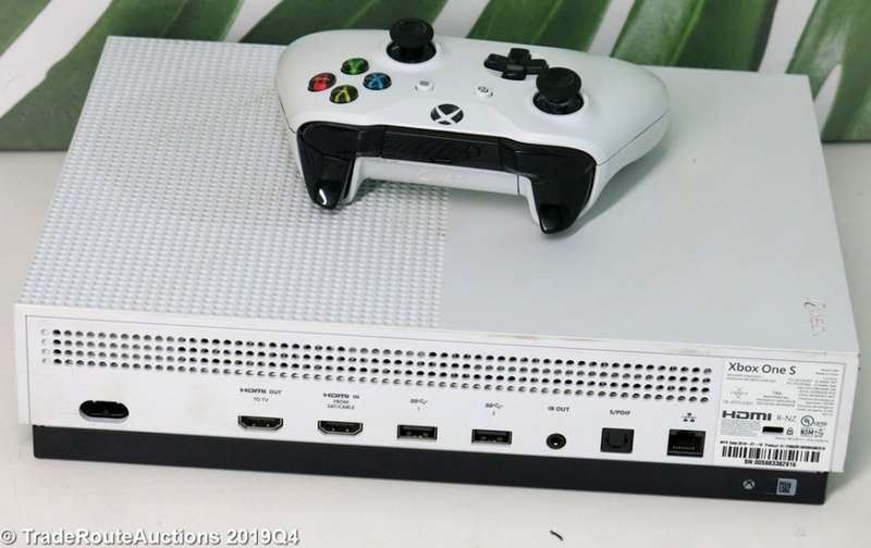 Microsoft Xbox One S 1TB Console (WHITE) Model 1681 + 1 Controller