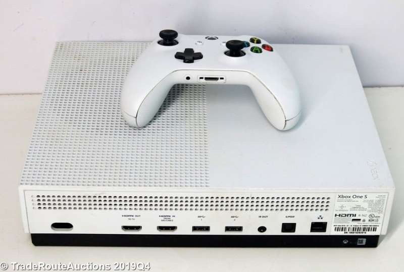 Microsoft Xbox One S 1TB Console (WHITE) Model 1681 + 1 Controller
