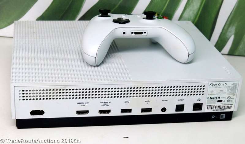Microsoft Xbox One S 1TB Console (WHITE) Model 1681 + 1 Controller