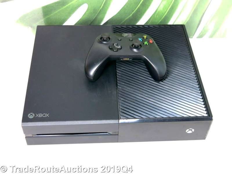 Microsoft Xbox One 500GB Model 1540 Gaming Console + 1 Controller