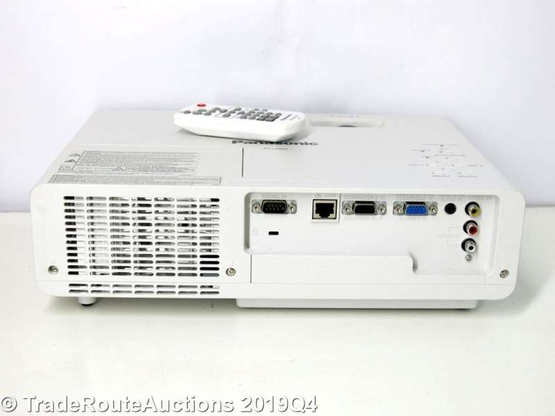 Panasonic PT-LX26H Portable Projector XGA + REMOTE [ ZERO HOURS ON LAMP - UNUSED ]
