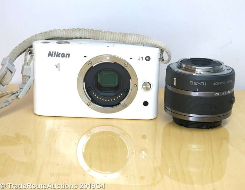 Nikon 1 J1 10.1 MP HD Mirror-less 10-30mm VR lens Camera kit