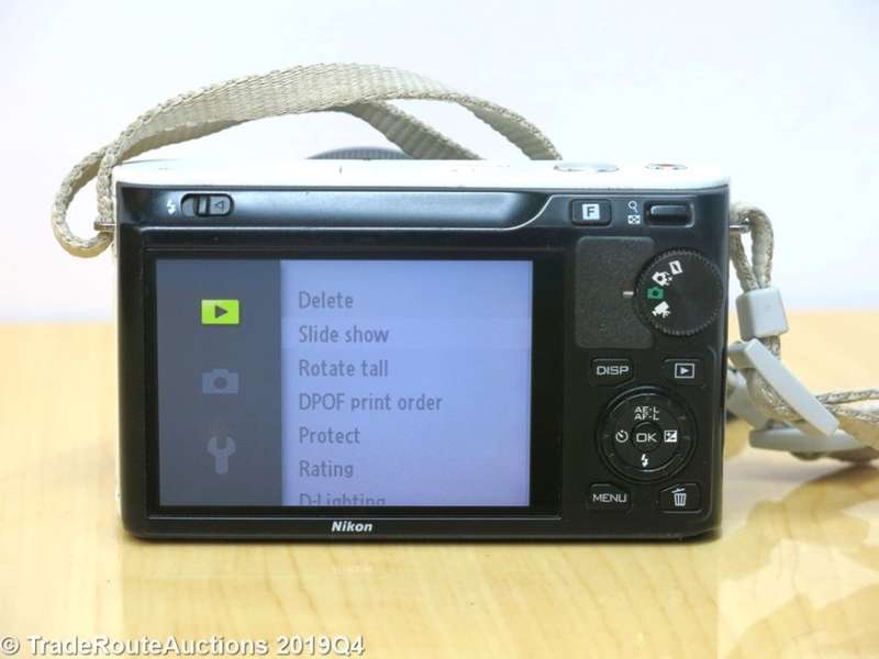 Nikon 1 J1 10.1 MP HD Mirror-less 10-30mm VR lens Camera kit