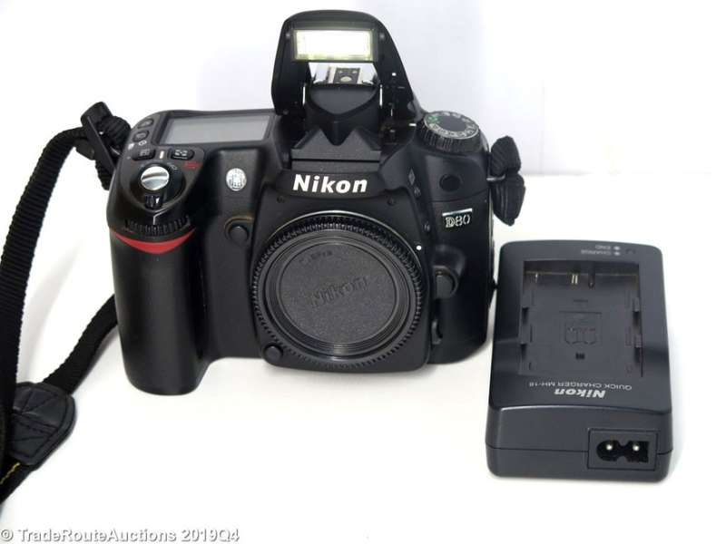 NIKON D80 Digital SLR CAMERA 10.2MP BODY ONLY - PLEASE READ