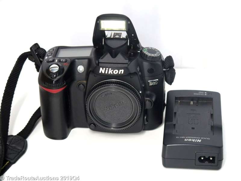 NIKON D80 Digital SLR CAMERA 10.2MP BODY ONLY - PLEASE READ