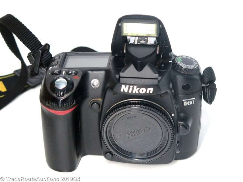 NIKON D80 Digital SLR CAMERA 10.2MP BODY ONLY - PLEASE READ