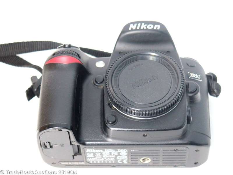NIKON D80 Digital SLR CAMERA 10.2MP BODY ONLY - PLEASE READ