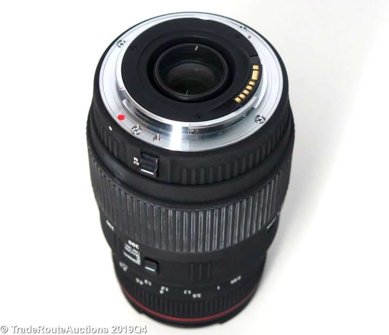 SIGMA DG 70-300mm Telephoto Zoom Lens for Canon DSLR Cameras