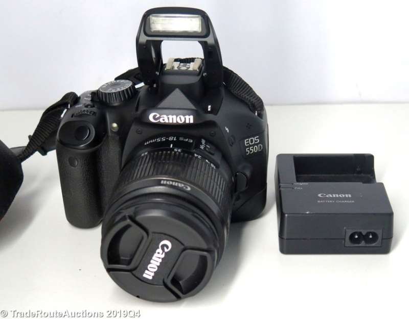 Canon EOS 550D Digital SLR camera Kit with Canon 18-55 Lens