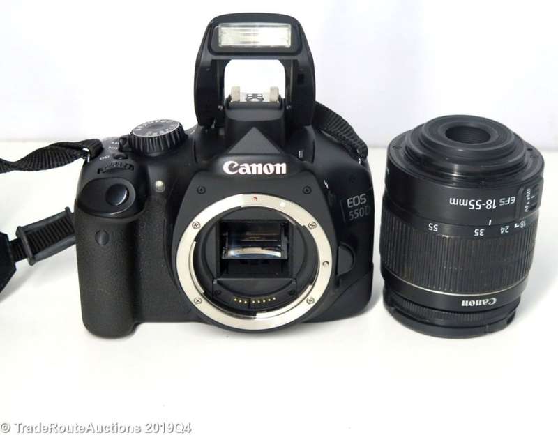 Canon EOS 550D Digital SLR camera Kit with Canon 18-55 Lens