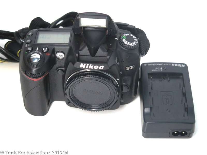 NIKON D90 PROFESSIONAL DSLR CAMERA BODY   ** NIKON ** Please read description