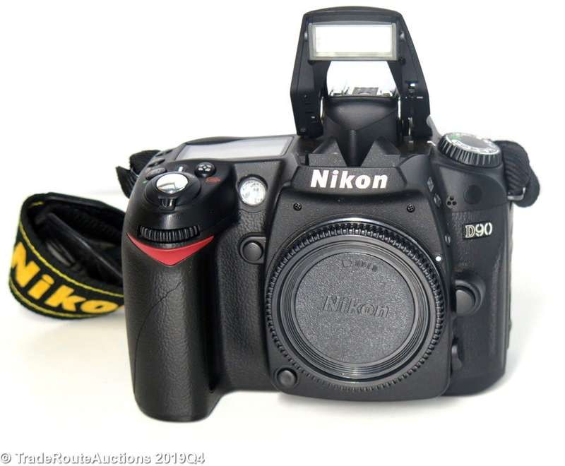NIKON D90 PROFESSIONAL DSLR CAMERA BODY   ** NIKON ** Please read description