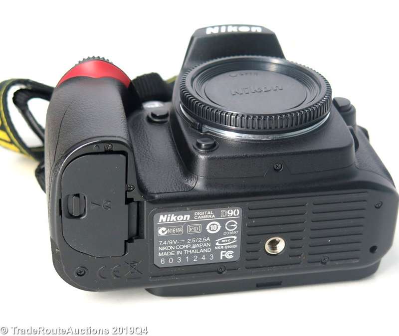 NIKON D90 PROFESSIONAL DSLR CAMERA BODY   ** NIKON ** Please read description