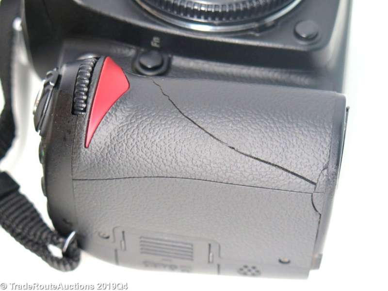 NIKON D90 PROFESSIONAL DSLR CAMERA BODY   ** NIKON ** Please read description