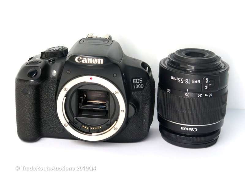 Canon EOS 700D DIGITAL SLR CAMERA KIT WITH 18-55MM iii LENS | 18.0 MP FULL HD