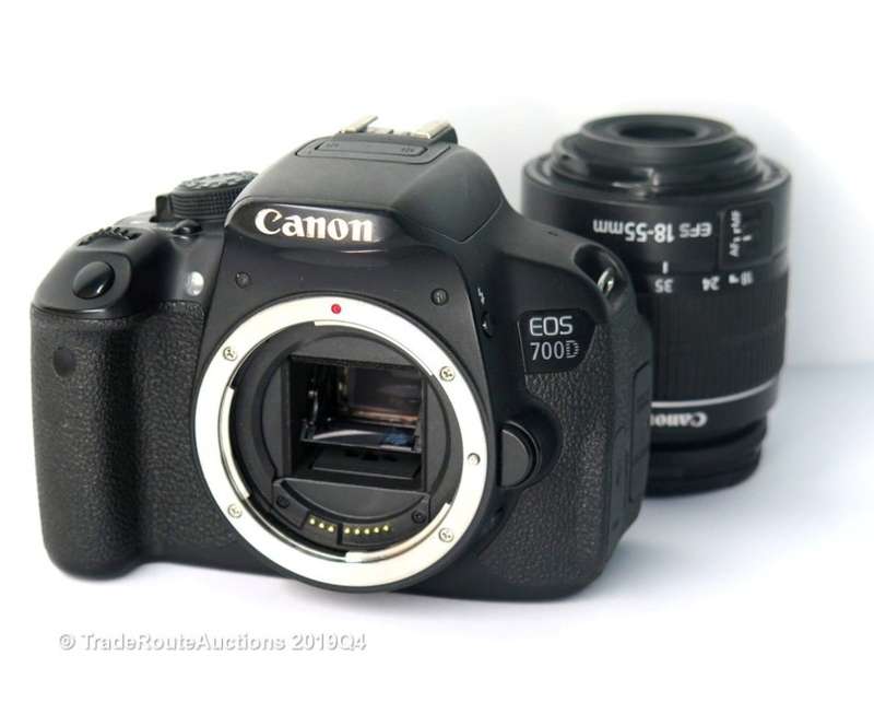Canon EOS 700D DIGITAL SLR CAMERA KIT WITH 18-55MM iii LENS | 18.0 MP FULL HD