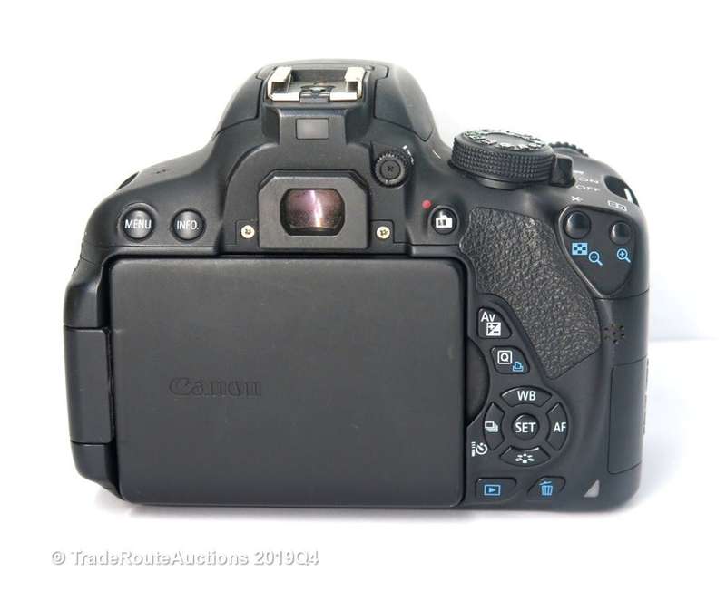 Canon EOS 700D DIGITAL SLR CAMERA KIT WITH 18-55MM iii LENS | 18.0 MP FULL HD