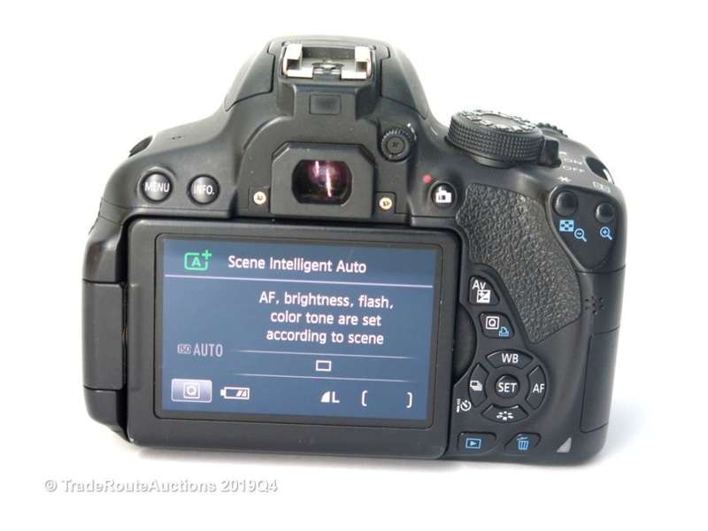 Canon EOS 700D DIGITAL SLR CAMERA KIT WITH 18-55MM iii LENS | 18.0 MP FULL HD