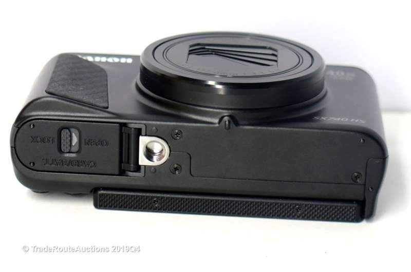 Canon PowerShot SX740 HS 20.3MP 40xOptical Zoom with 4K Video Recording