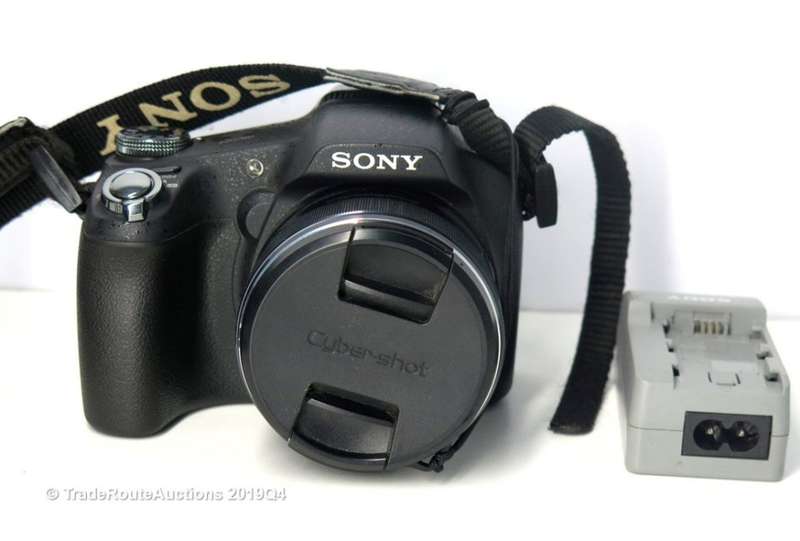 Sony Cyber-Shot DSC-HX100V 16.2 MP Exmor R CMOS Digital Still Camera Carl Zeiss Vario-Tessar Lens