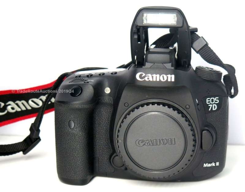 Canon EOS 7D Mark II - 20.2 MP PROFESSIONAL Digital SLR Camera (Body) *** CANON 7D MK 2 ***